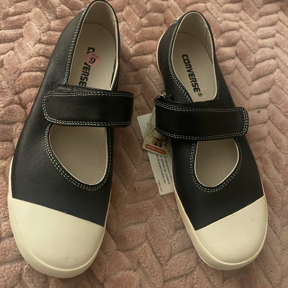 Converse women's black velcro strap sz 9 NWT retails for $75